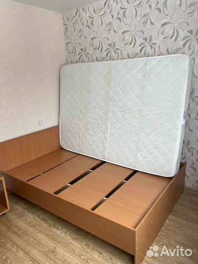 Кровать с матрасом 200*140