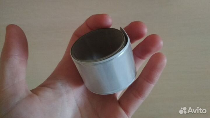 Светоотражающий браслет, который надевается сам