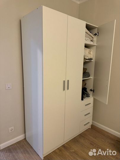 Шкаф белый