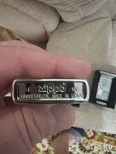 Продам зажигалку zippo