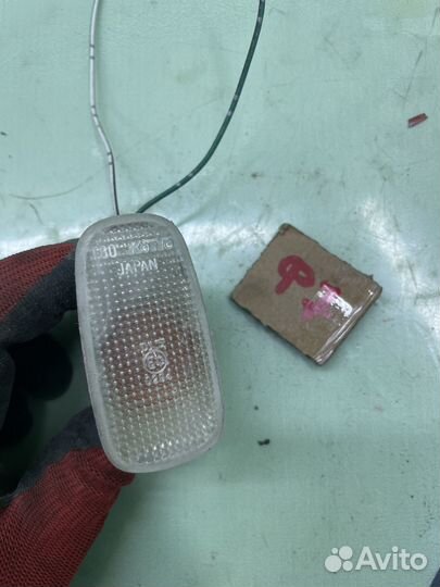 Повторитель в крыло toyota rav 4 xa20