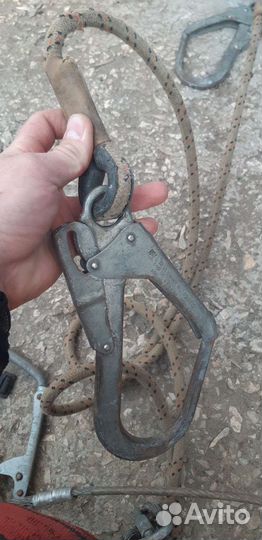 Страховочная привязь