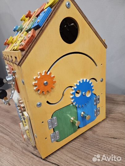 Бизиборд домик