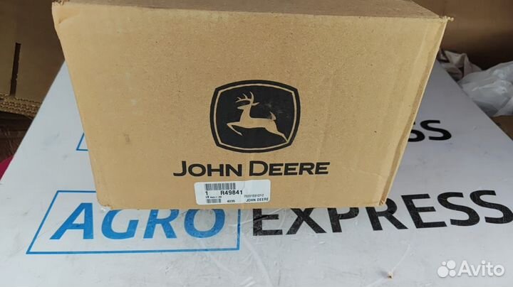 R49841 Ступица переднего колеса. Оригинал JD