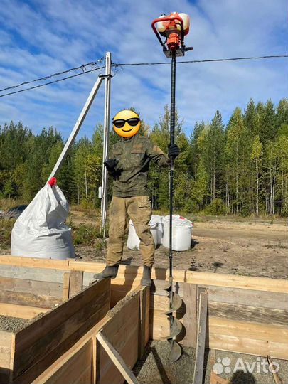 Бурение грунта мотобуром