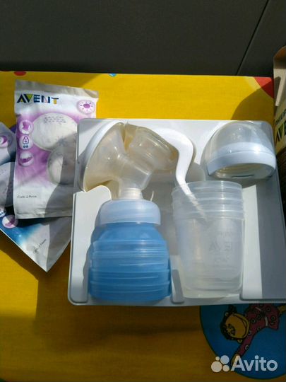 Молокоотсос Avent natural ручной с контейнерами