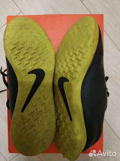 Футбольные бутсы Nike