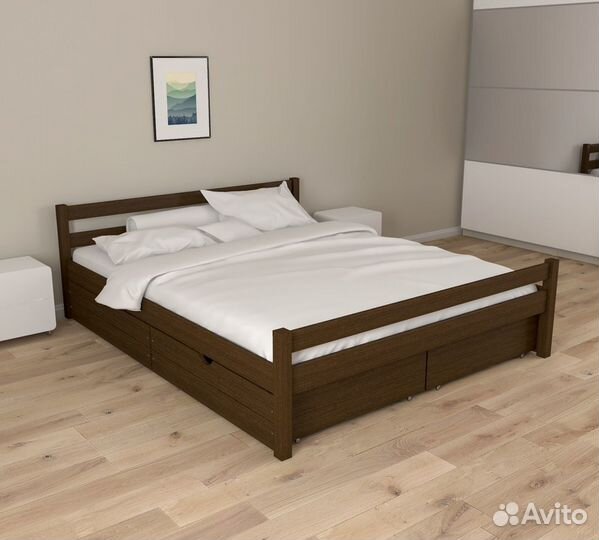 Двуспальная кровать из дерева
