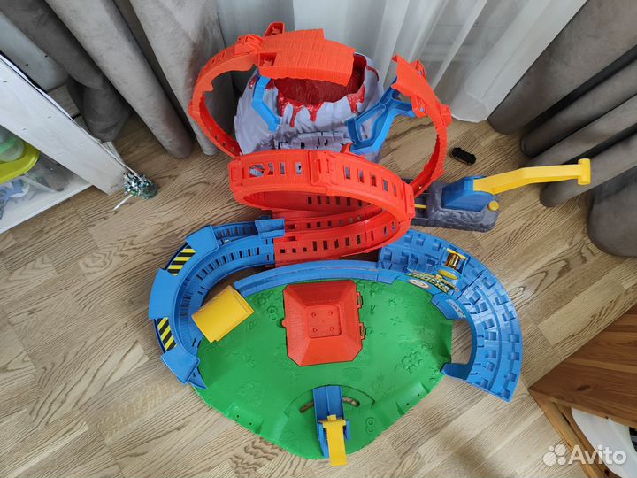 Трек hot wheels Монстер-трак вулкан арена