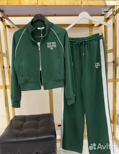 Раскошный с портивный костюм трëх нитка