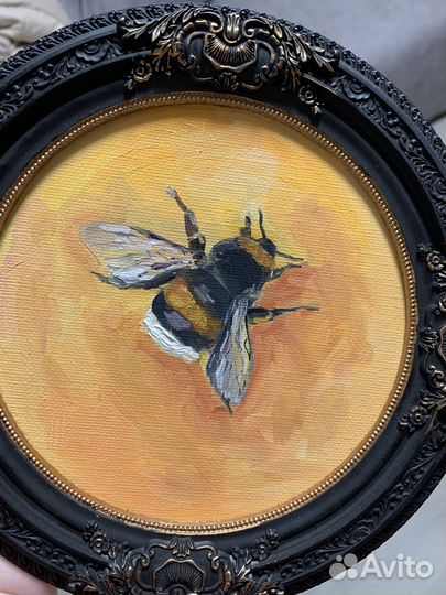 Картина маслом в рамке, шмель, 20 см