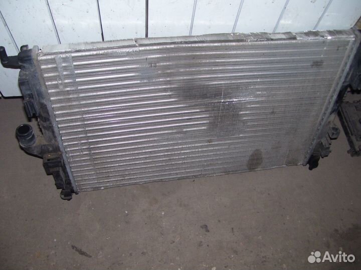 Рено сандеро радиатор охлаждения