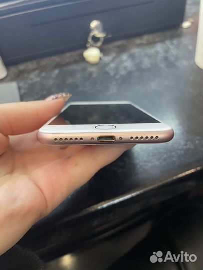 Телефон iPhone 7