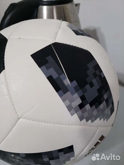 Футбольный мяч adidas telstar fifa 2018
