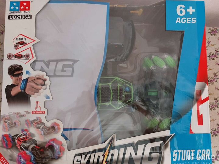 Машинка управляемая рукой новая