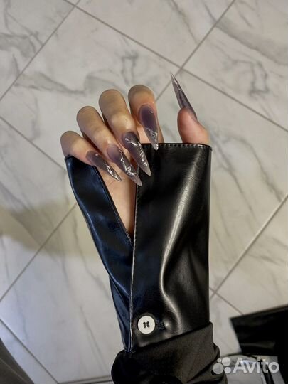 Модель на маникюр с crazy дизайном