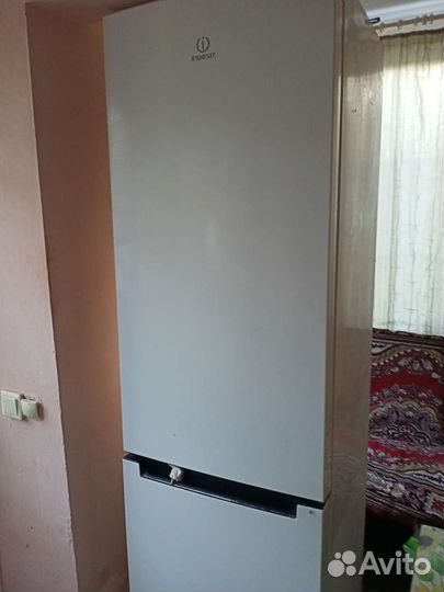 Холодильник бу indesit