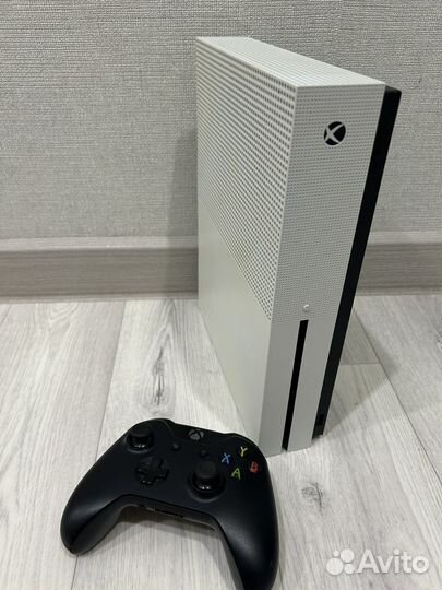 Xbox One S 1000Gb+купленные игры