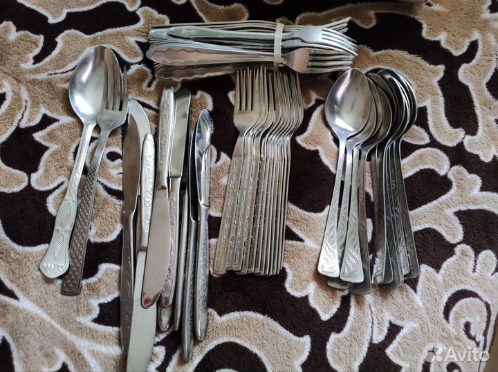 Столовые приборы (ложки, вилки, ножи)