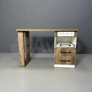Маникюрный стол с ящиками и розетками