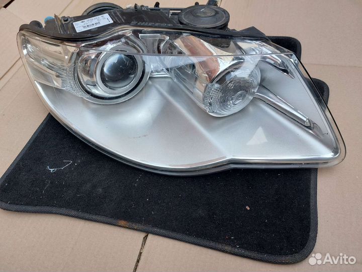 Фара правая VW Touareg 2007-2009 ксеное AFS