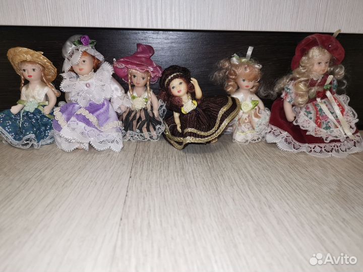 Коллекция маленьких кукол