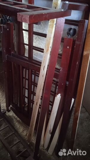 Кровать детская с маятником