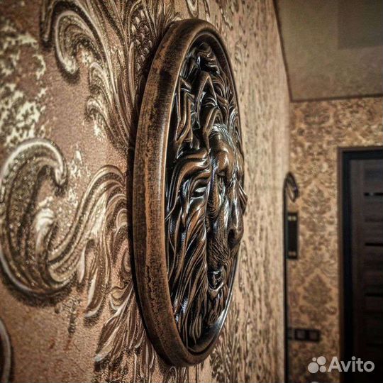 Панно резное Лев. Бук, 30 см