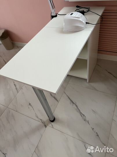 Маникюрный стол новый