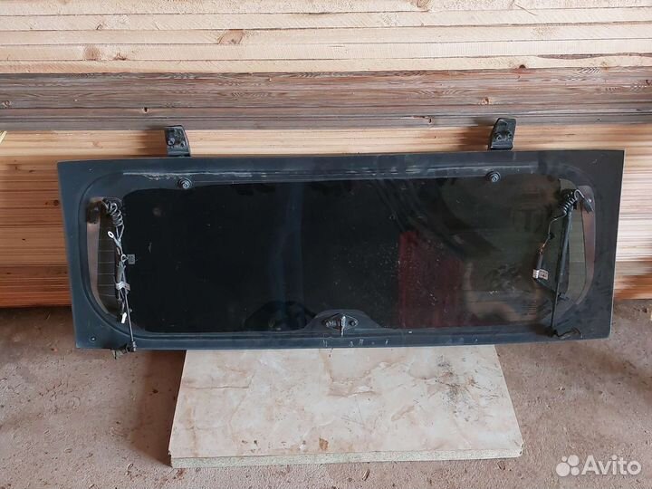 Стекло заднее