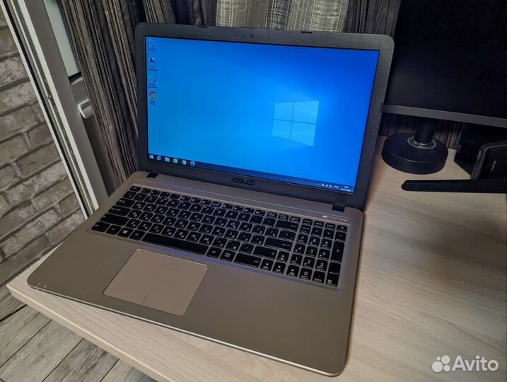 Ноутбук asus E1-7010/Radeon R2/240 SSD/2 RAM