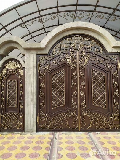 Кованные красивые ворота