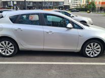 Opel Astra 1.6 AT, 2010, битый, 111 000 км, с пробегом, цена 455 000 руб.