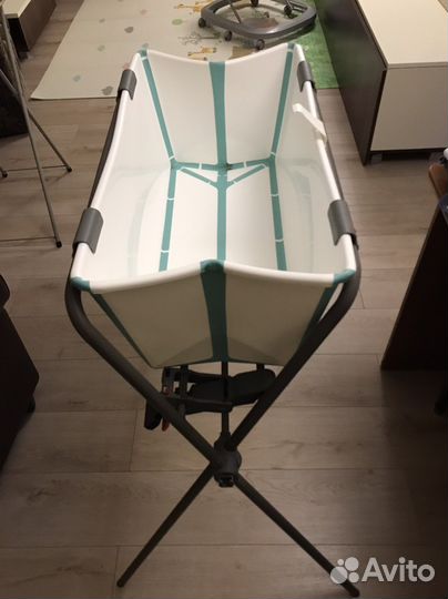 Ванночка stokke на подставке очень удобная
