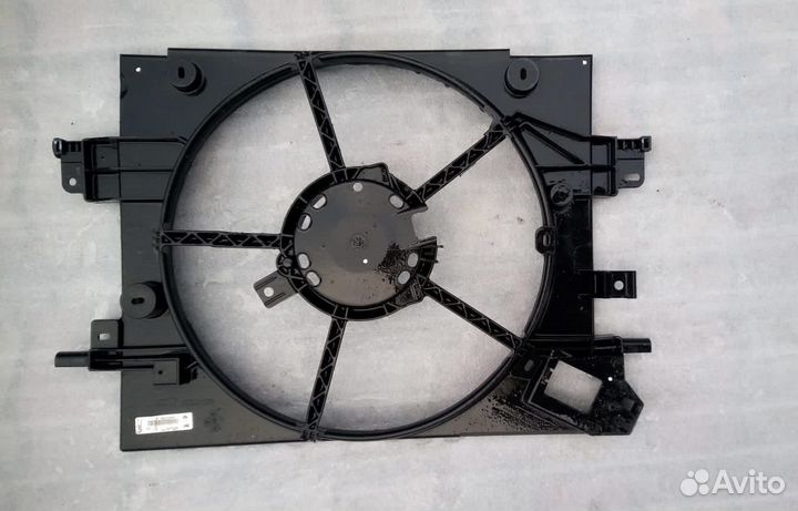 Renaul Duster 1 диффузор вентилятора