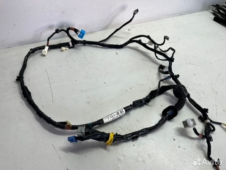 Проводка багажника задняя Toyota Land Cruiser 200