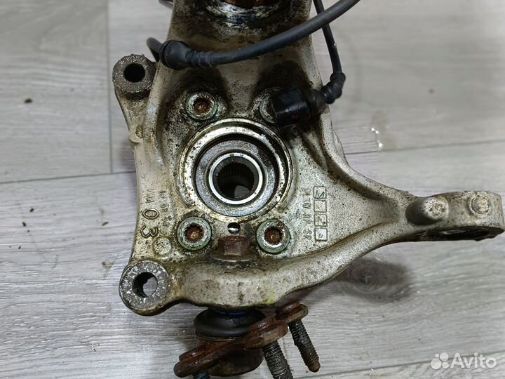 Правый кулак в сборе для Volkswagen Passat B6