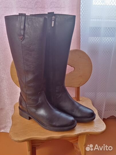 Продам новые сапоги весна-осень