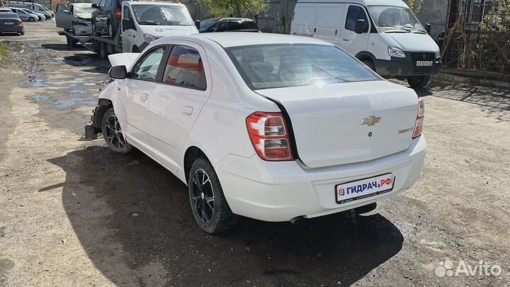 Болт крепления запасного колеса Chevrolet Cobalt (T250) 93319163