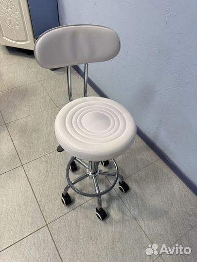 Стул на колесиках для мастера бу