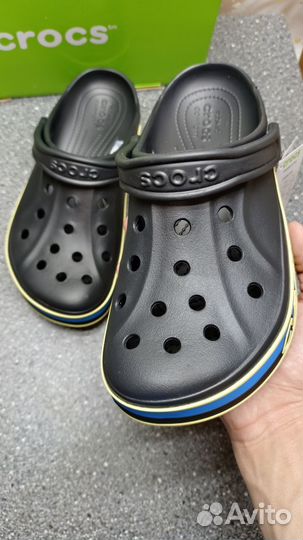 Резиновые crocs шляпах