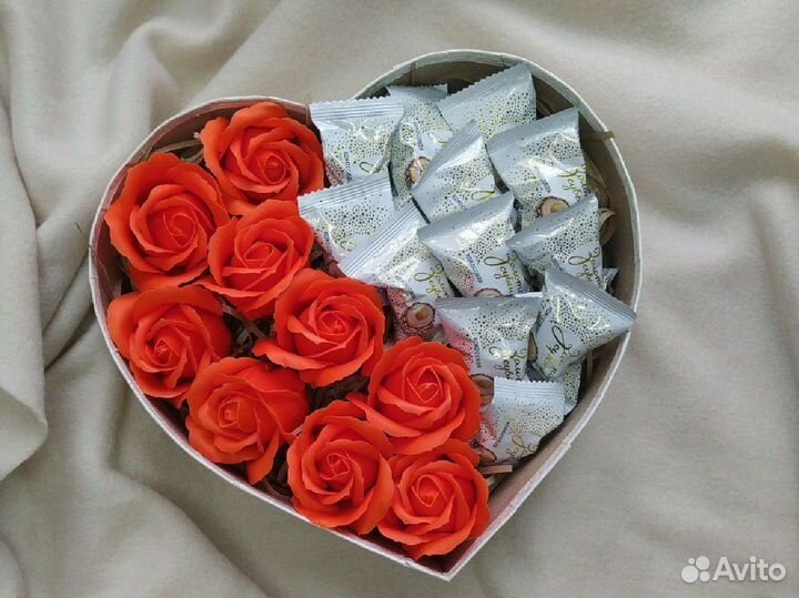 Коробка подарочная мыльные розы конфеты