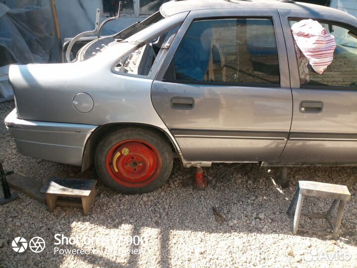 Opel Vectra 1.6 МТ, 1989, битый, 150 000 км