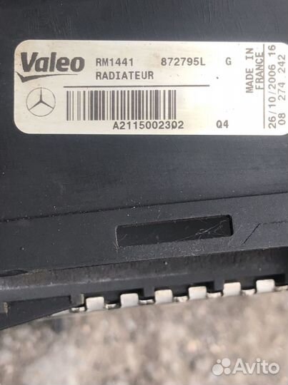Радиатор Мерседес 211 1.8
