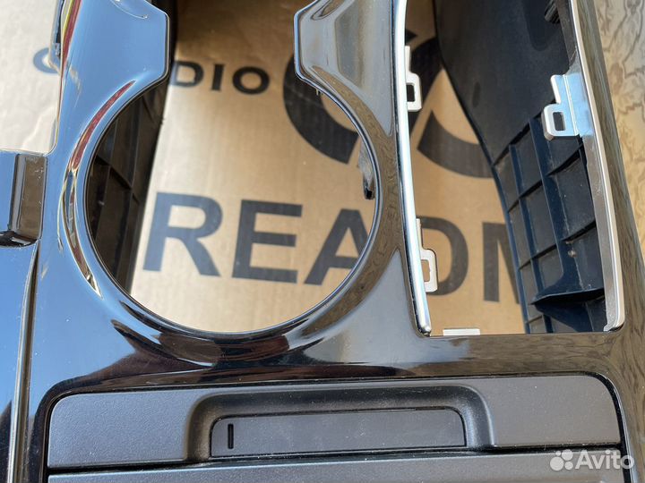 Toyota Camry v70 Консоль