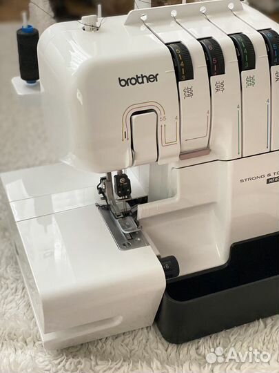Оверлок Brother HF4000ST Strong&Tough