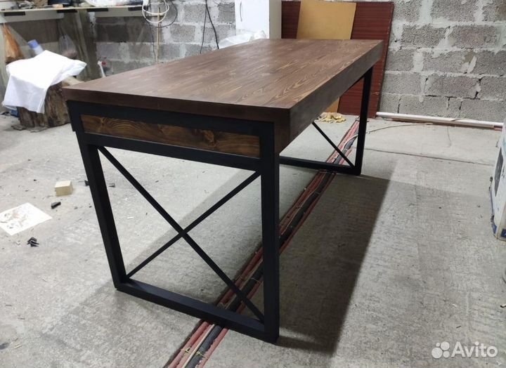Компьютерный стол в стиле лофт из массива