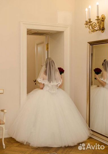 Свадебное платье очень пышное