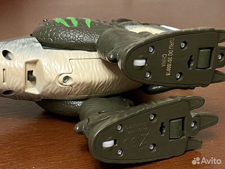 Динозавр на батарейках