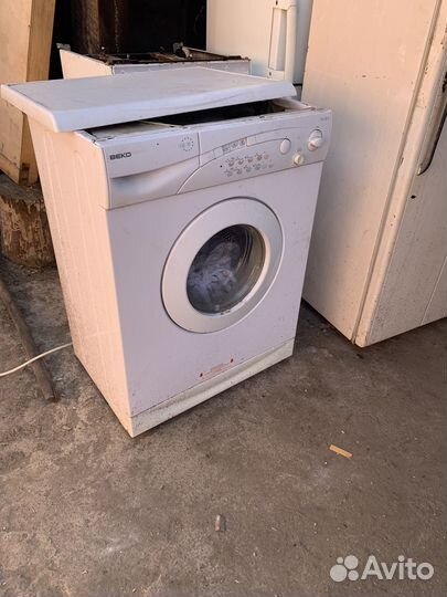 Стиральная машина, газовая плита и холодильник